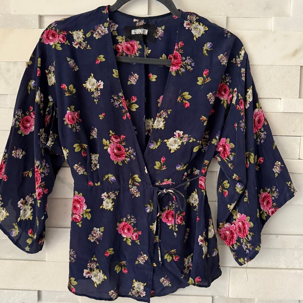 REFORMATION Navy Blue Petal Pink Floral Print Vneck Wrap Front Open Sleeve Top S